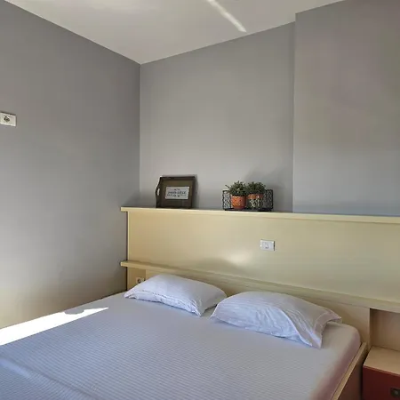 Albina * Sarandë